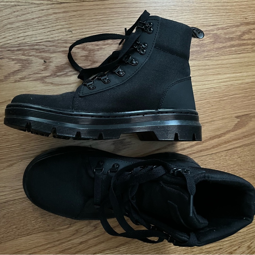 DR MARTENS COMBS LACE UP BOOT